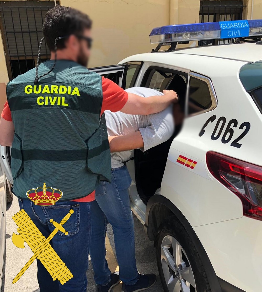 Localizan en Roquetas a un estafador profesional con 17 órdenes de detención a sus espaldas