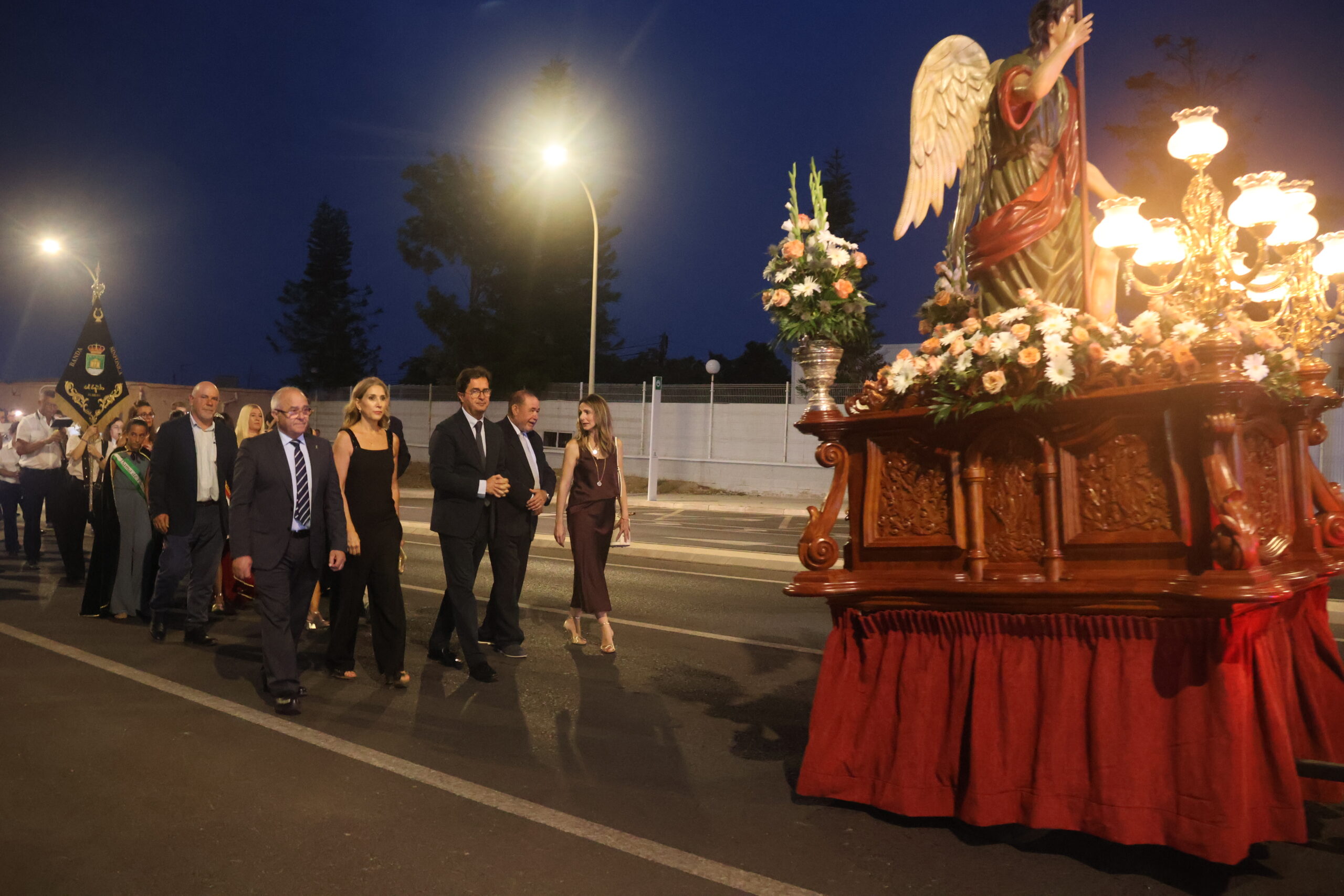La procesión de Pampanico fue muy seguida por los vecinos y autoridades