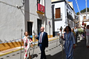 DSC 8238 - Entrada del estandarte y ofrenda floral al Santo Cristo de la Luz en Dalías