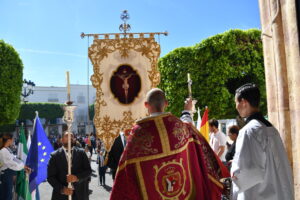 DSC 8246 - Entrada del estandarte y ofrenda floral al Santo Cristo de la Luz en Dalías