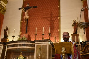DSC 8278 - Entrada del estandarte y ofrenda floral al Santo Cristo de la Luz en Dalías