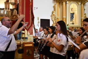 DSC 8286 - Entrada del estandarte y ofrenda floral al Santo Cristo de la Luz en Dalías