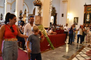 DSC 8349 - Entrada del estandarte y ofrenda floral al Santo Cristo de la Luz en Dalías