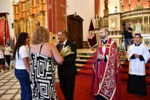 DSC 8408 - Entrada del estandarte y ofrenda floral al Santo Cristo de la Luz en Dalías