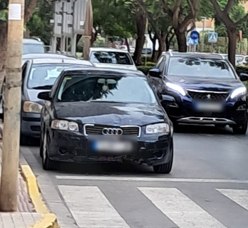 WhatsApp Image 2025 09 09 at 19.25.12 1 - Un coche se estampa contra una farmacia y deja dos heridos en El Ejido