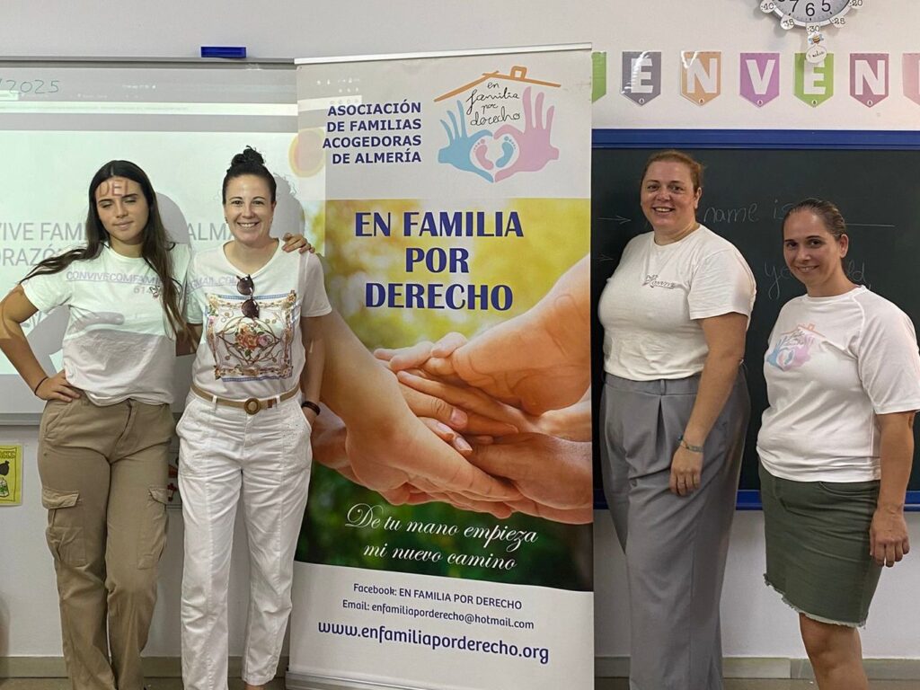 WhatsApp Image 2025 09 17 at 16.54.24 - Adra inicia el proyecto ‘Familias Acogedoras’ con charlas en centros educativos