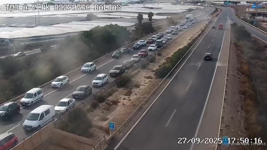 WhatsApp Image 2025 09 27 at 19.23.50 - Cortan la A7 a la altura de El Ejido por un accidente con un tráiler implicado