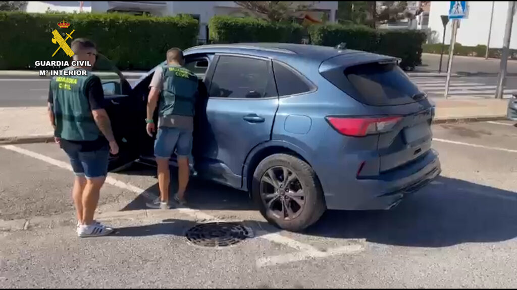 op airloc almeria foto10 - Detienen a una pareja de ladrones y estafadores en Roquetas de Mar