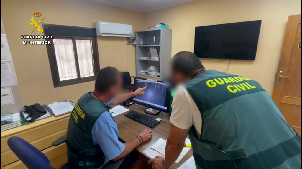 op airloc almeria foto8 - Detienen a una pareja de ladrones y estafadores en Roquetas de Mar