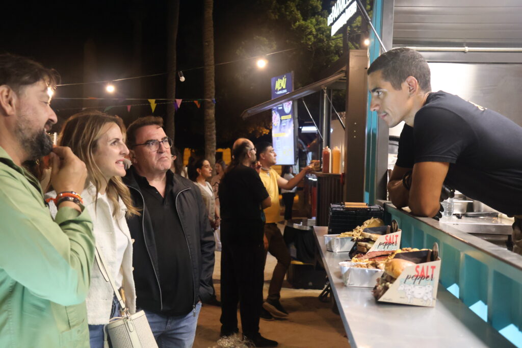 251010 TERCER FESTIVAL MUNDIAL DE FOODTRUCKS 10 - El Ejido se llena de música y sabores con el tercer Festival Mundial de FoodTrucks  