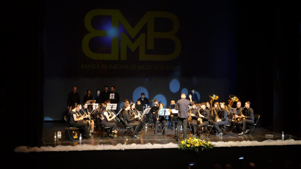 251019 Actuacion de la Banda Municipal de Musica de Berja - Berja se vuelca con Argar en la V Gala Berjarte a través de un teatro lleno de público, arte y emoción