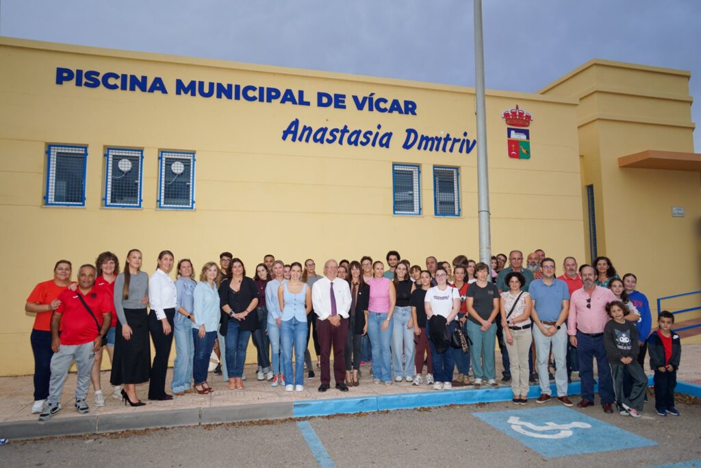 ATTATOKY - Vícar rinde homenaje a Anastasia Dmytriv dando su nombre a la Piscina Municipal