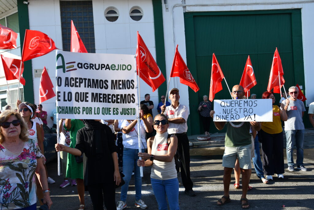 DSC 0038 - Los trabajadores de Agrupaejido se concentran en La Redonda contra el ERTE: "Están desmantelando la empresa"