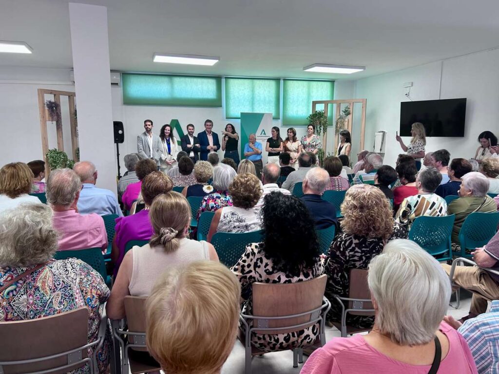 Loles Lopez en el Centro de Participacion Activa de Adra 02 - La Junta destina más de 340.000 euros a la reforma integral del Centro de Participación Activa de Adra
