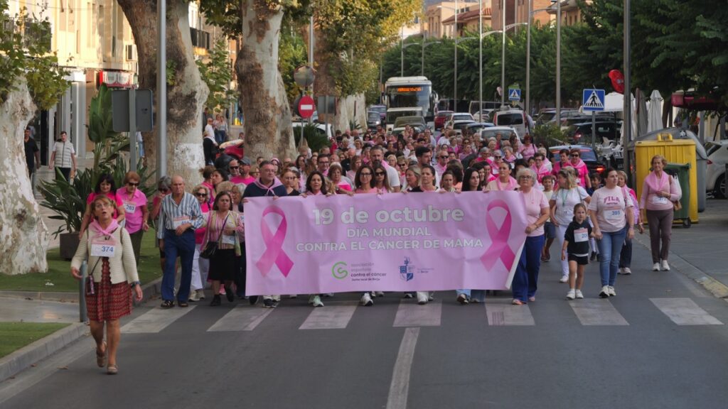 Marcha Pon el Rosa en tu vida Berja 2025 2 - Berja se vuelca en la XI Marcha contra el cáncer de mama y recauda 1.640 euros para la AECC