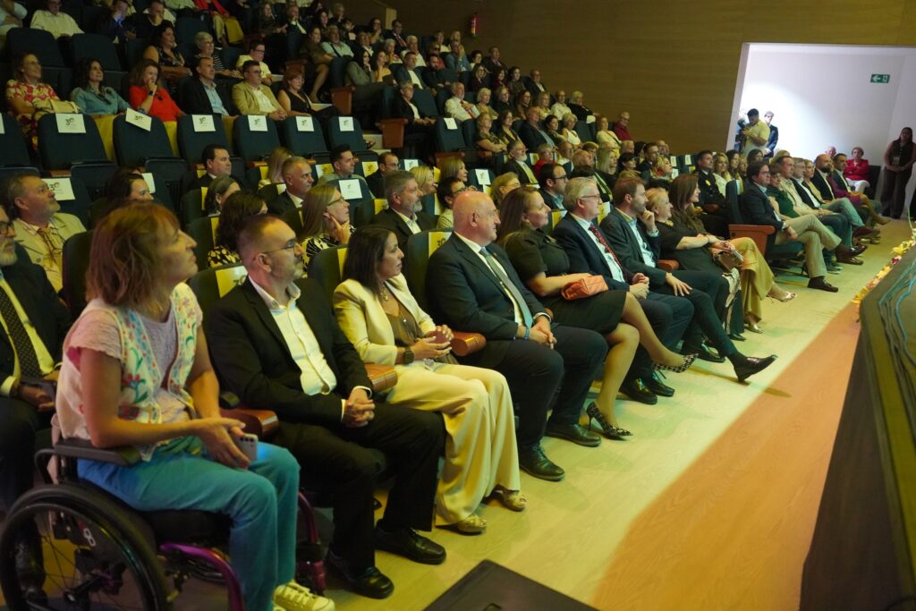 TIMON PUBLICO - El Timón cumple 30 años con una gala en la que pone el acento en la reivindicación sobre la salud mental