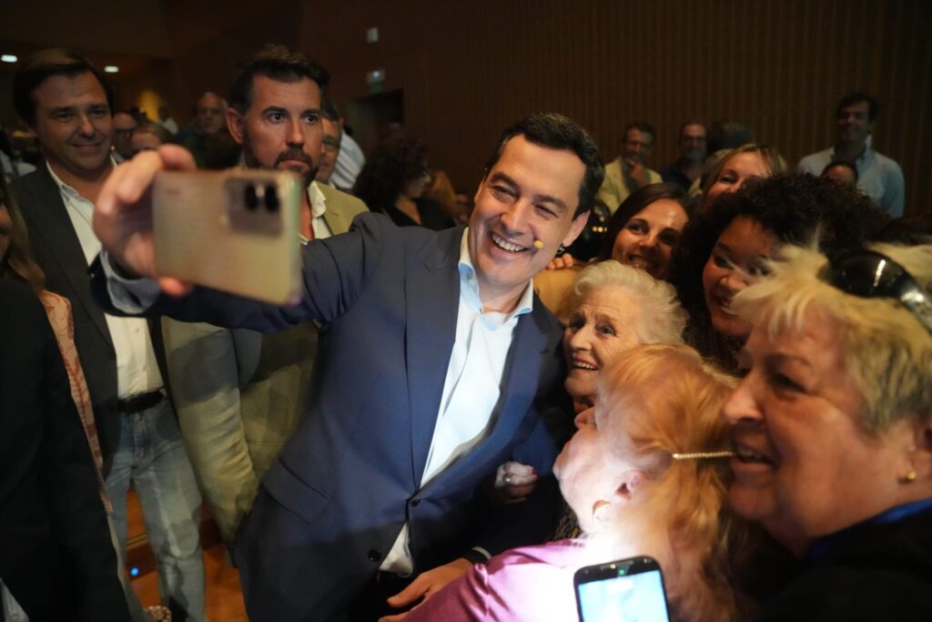 WhatsApp Image 2025 10 27 at 21.35.21 - Moreno Bonilla urge en un foro en El Ejido a establecer políticas hídricas desde Europa