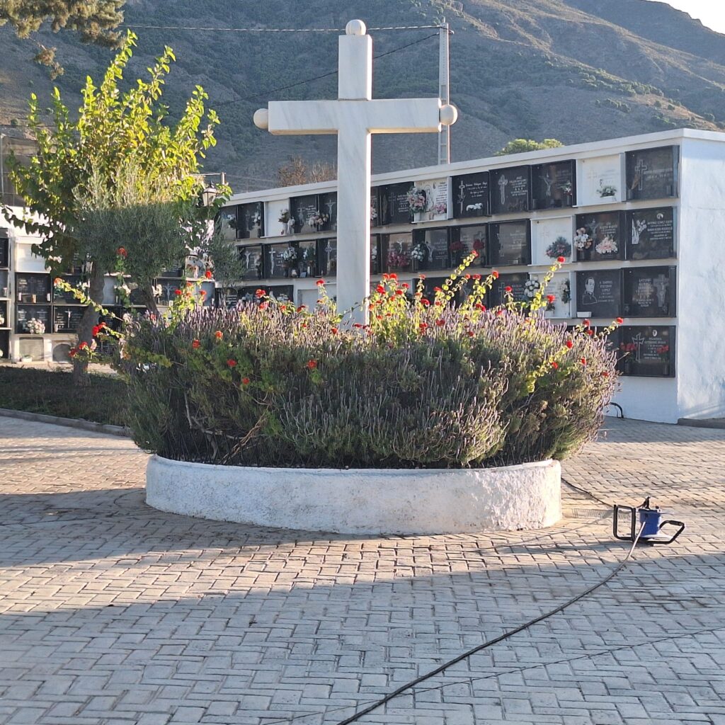 cementerio3 - El cementerio de Dalías amplía horarios por la festividad de Todos los Santos