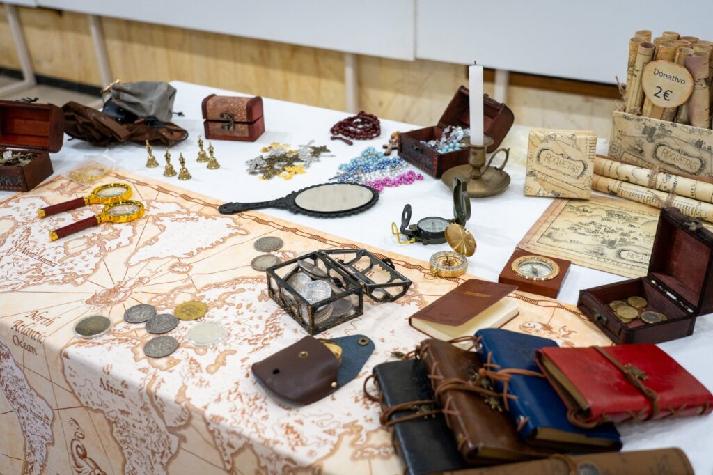 expo faro 2 - Gran exposición sobre documentación antigua de Roquetas de Mar en el Faro