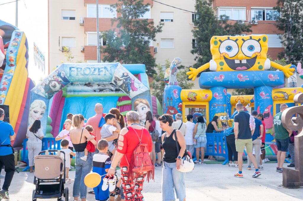 parque los bajos 3 - Roquetas de Mar vive ya sus fiestas patronales en honor a la Virgen del Rosario con nuevo recinto ferial
