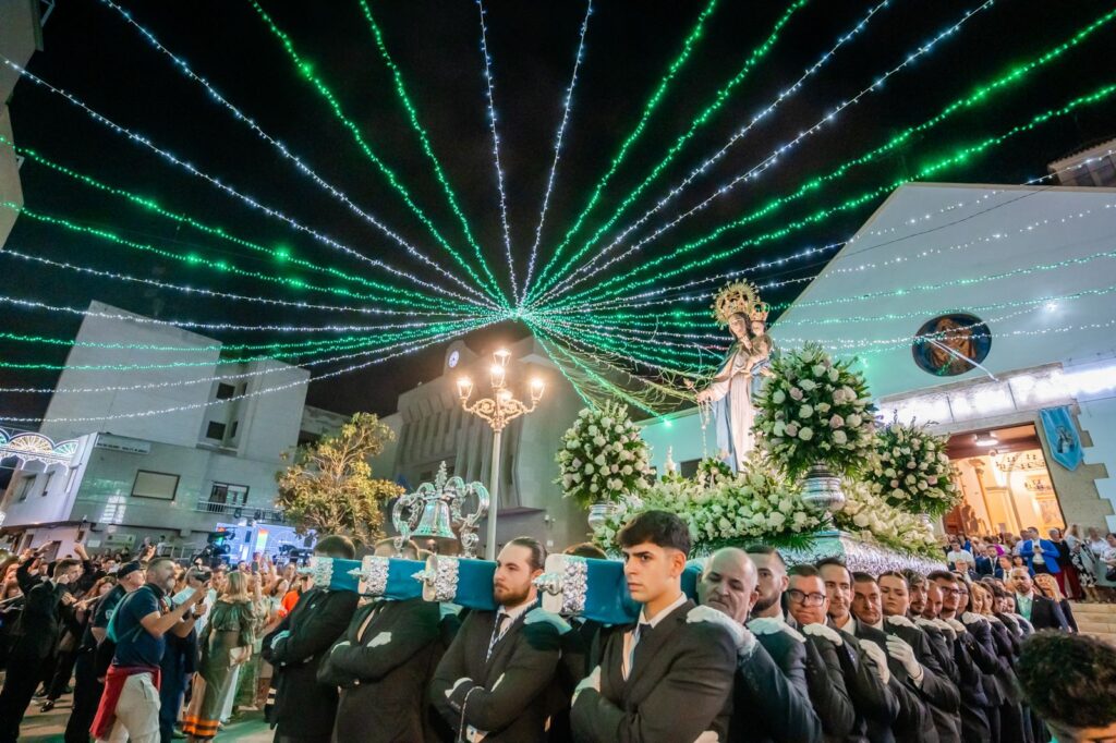 procesion vorgen del rosario 2 - Roquetas muestra su devoción a la Virgen del Rosario en su solemne procesión