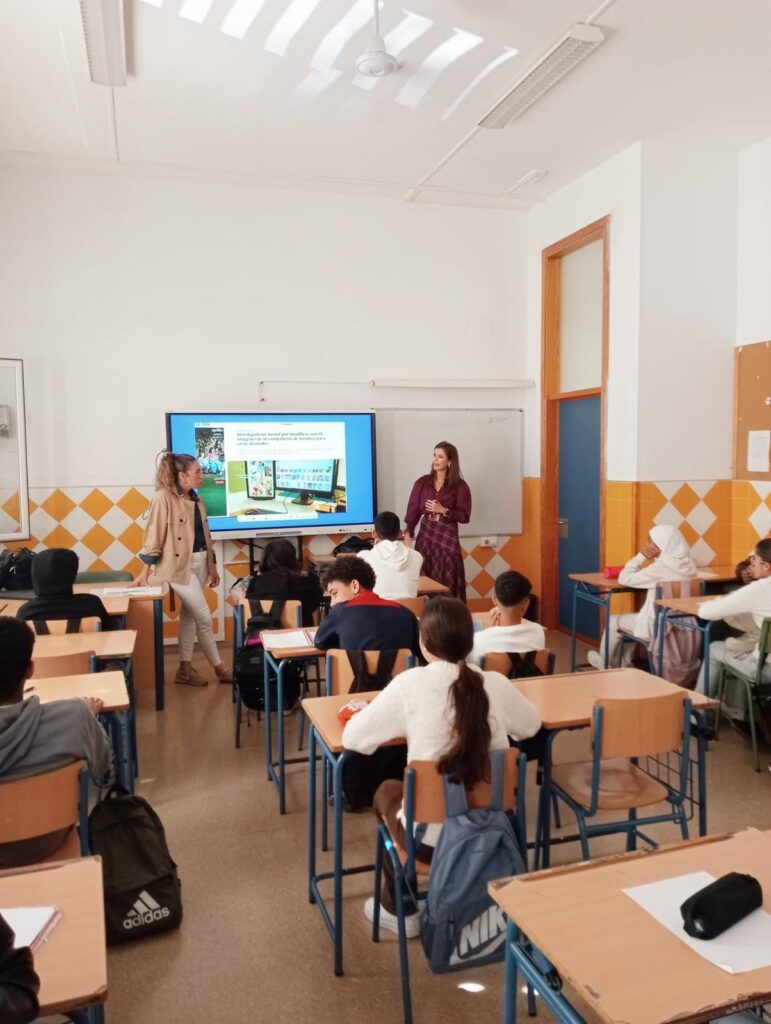 251112 CAMPANA ESCOLAR 25N 4 - El Ejido educa y sensibiliza frente a la violencia de género en los colegios con la campaña por el 25N