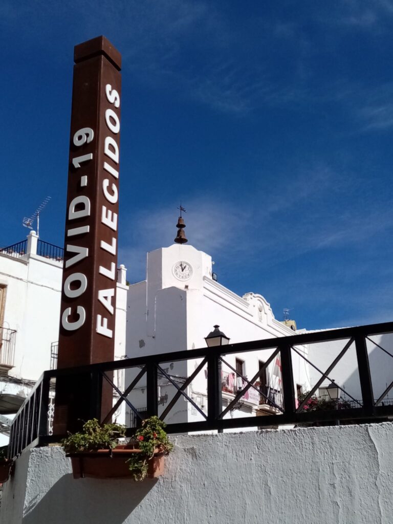 251112 Foto ANTES. Monumento Covid 19 1 - Cinco años después, el monumento a los fallecidos por la Covid-19 de Felix permanece “tirado junto a escombros”