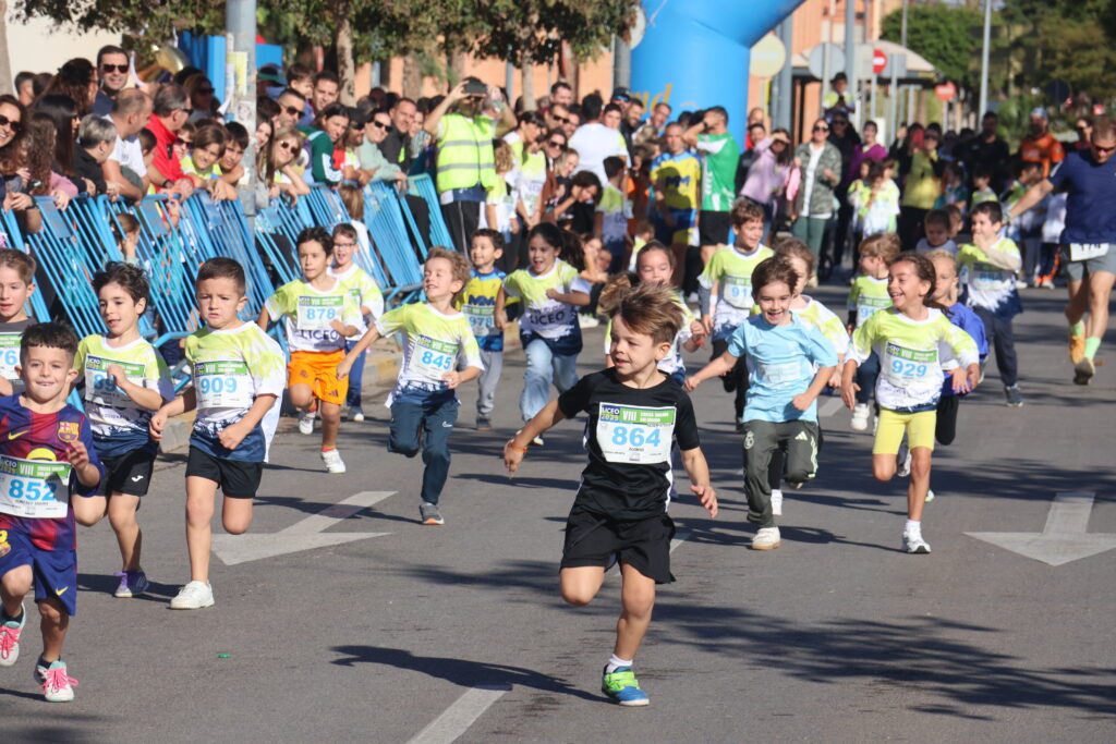 251116 CARRERA LICEO 12 - Abdelhakim Elissaoui y Eva M Quintana ganan el VIII Cross Solidario Liceo Mediterráneo
