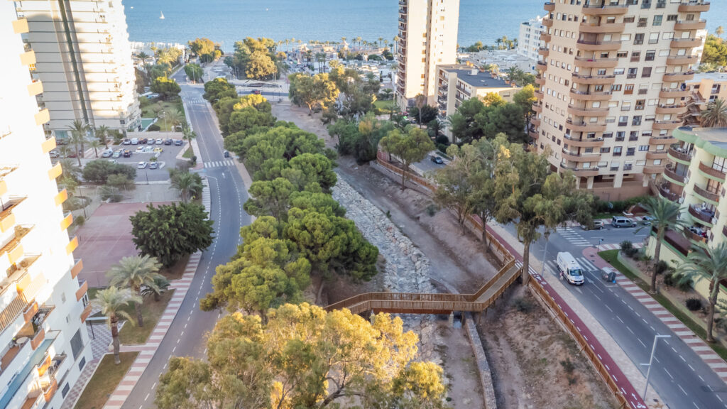 37 - Amat inaugura la Rambla de San Antonio de Aguadulce, un espacio destinado al uso y disfrute de vecinos y visitantes
