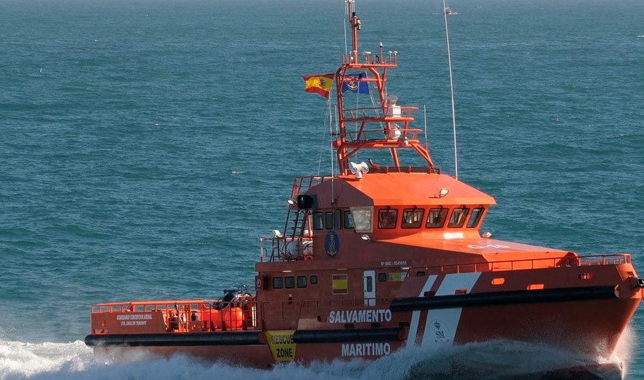 1580310976141Salvamento Maritimo STANDAR - Salvamento Marítimo rescata a 18 inmigrantes en patera a la deriva frente a la costa de El Ejido