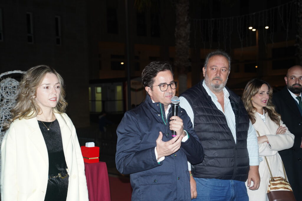 251125 ENCENDIDO NAVIDAD EL EJIDO 1 - El Ejido se sumerge en la magia de la Navidad con el encendido de la iluminación extraordinaria
