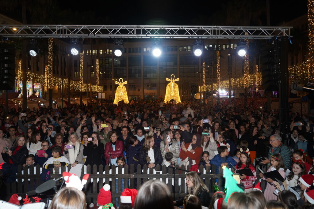 251125 ENCENDIDO NAVIDAD EL EJIDO 10 - El Ejido se sumerge en la magia de la Navidad con el encendido de la iluminación extraordinaria