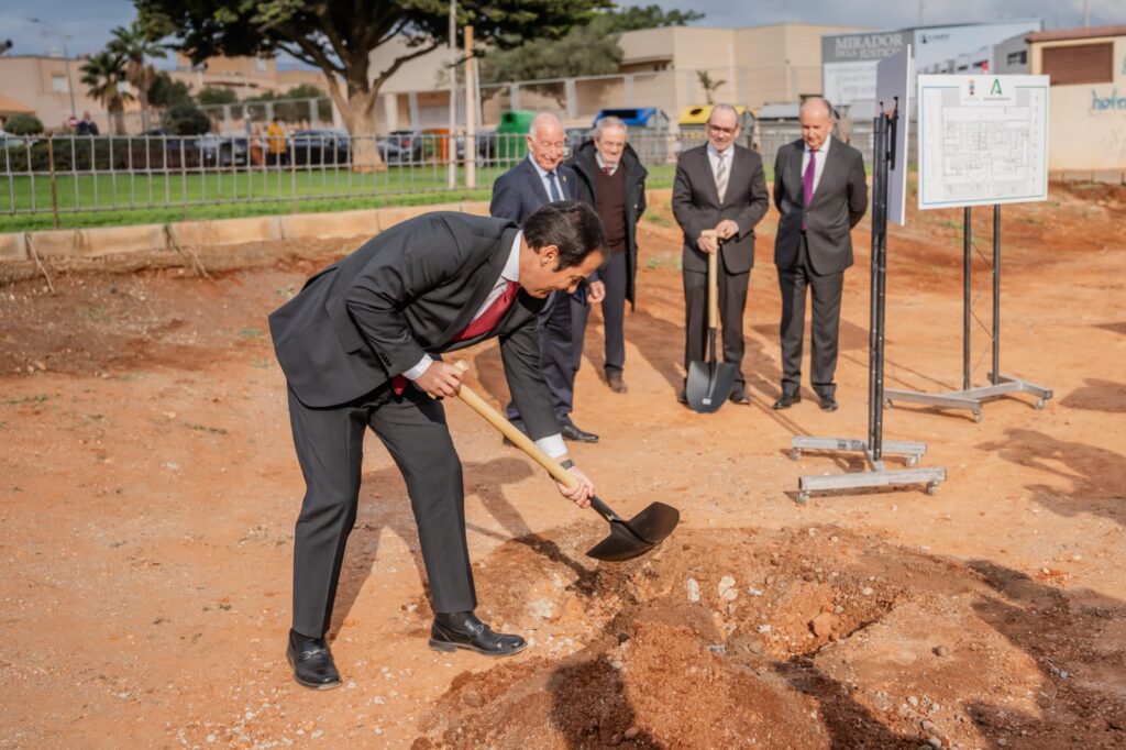 251212 consejero 8 - Arranca la construcción de la nueva sede judicial de Roquetas de Mar