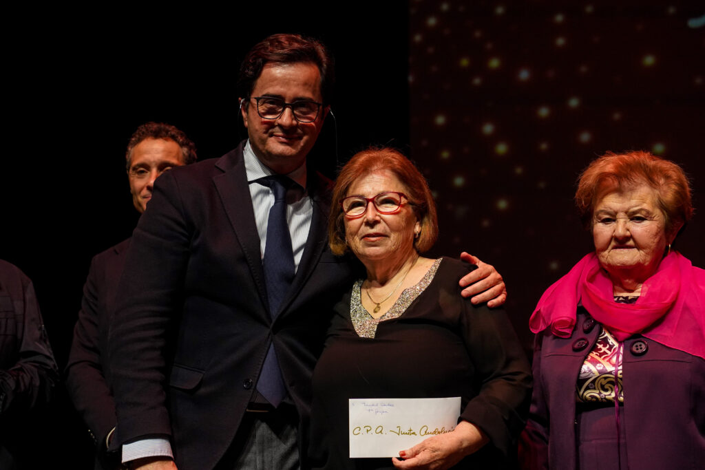 251218 GALA DEL MAYOR 2025 4 - Un millar de mayores de El Ejido se convierten en protagonistas de la Gala de Navidad