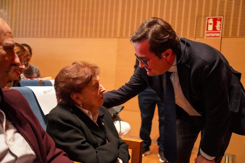 251218 GALA DEL MAYOR 2025 5 - Un millar de mayores de El Ejido se convierten en protagonistas de la Gala de Navidad