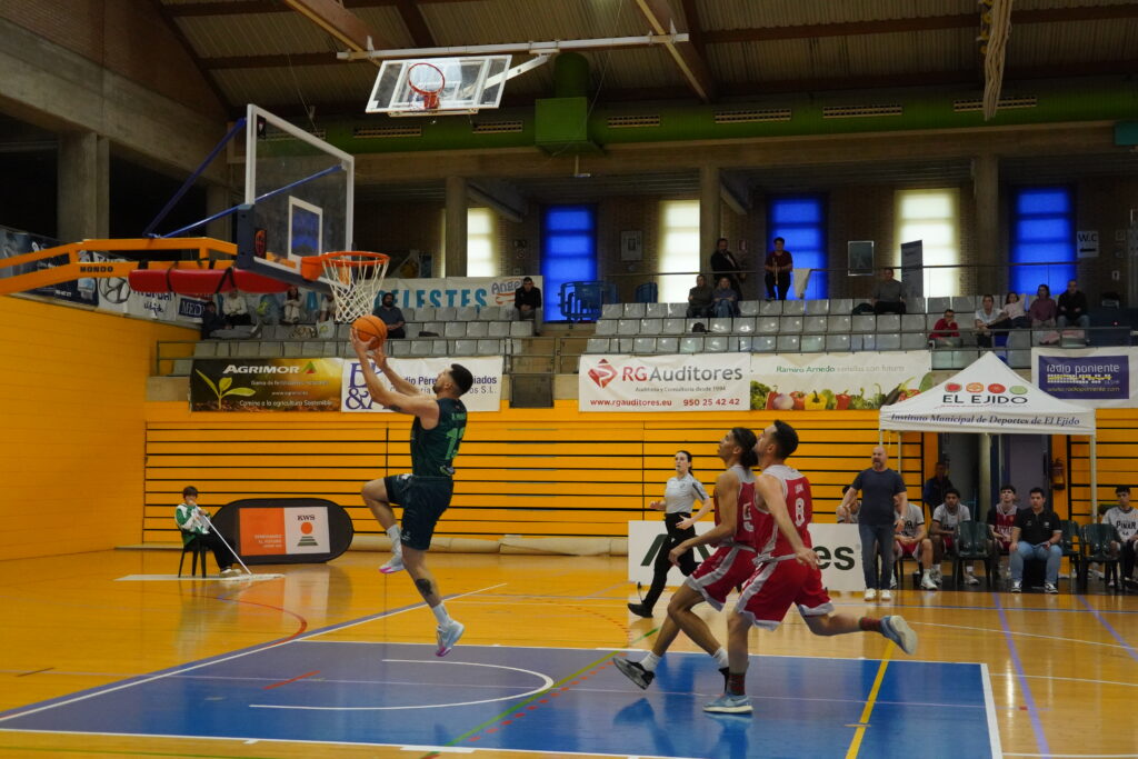 DC23 02 - SurSeeds B. Murgi cae por primera vez en casa contra Colegio el Pinar (78-85)