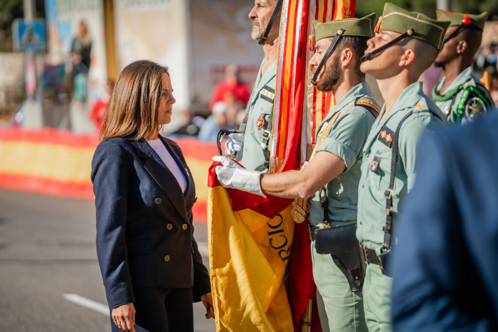 DSC08827 - Más de 400 personas juran bandera en el Parador  para mostrar su compromiso con los valores de la bandera española