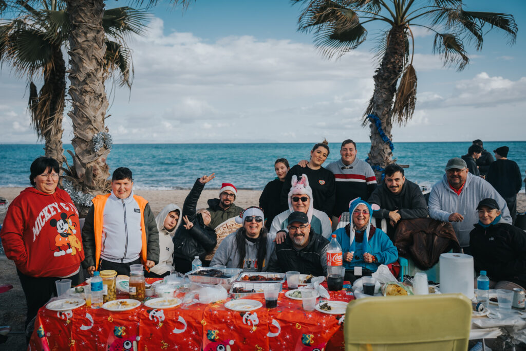 DSC09632 - Miles de personas celebran las tradicionales Moragas en Roquetas de Mar para despedir 2025
