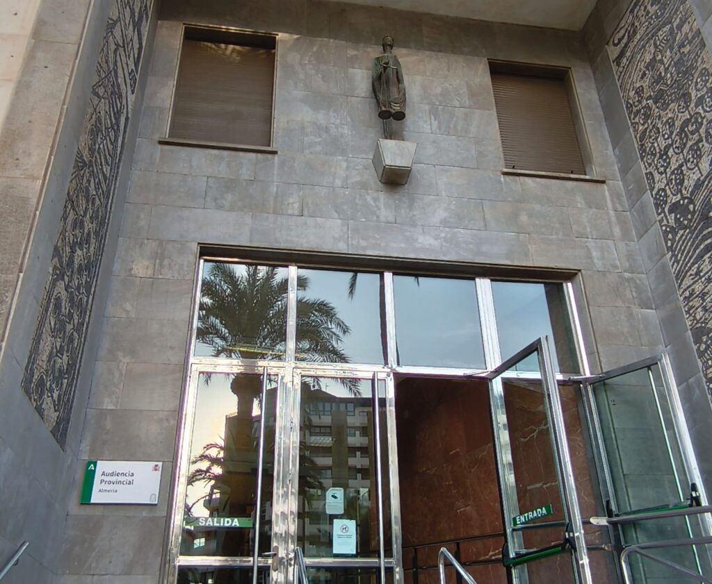 WhatsApp Image 2025 10 31 at 17.31.02 - Rebajan la condena de un joven por abusos sexuales a una menor en El Ejido y luego difundir el vídeo