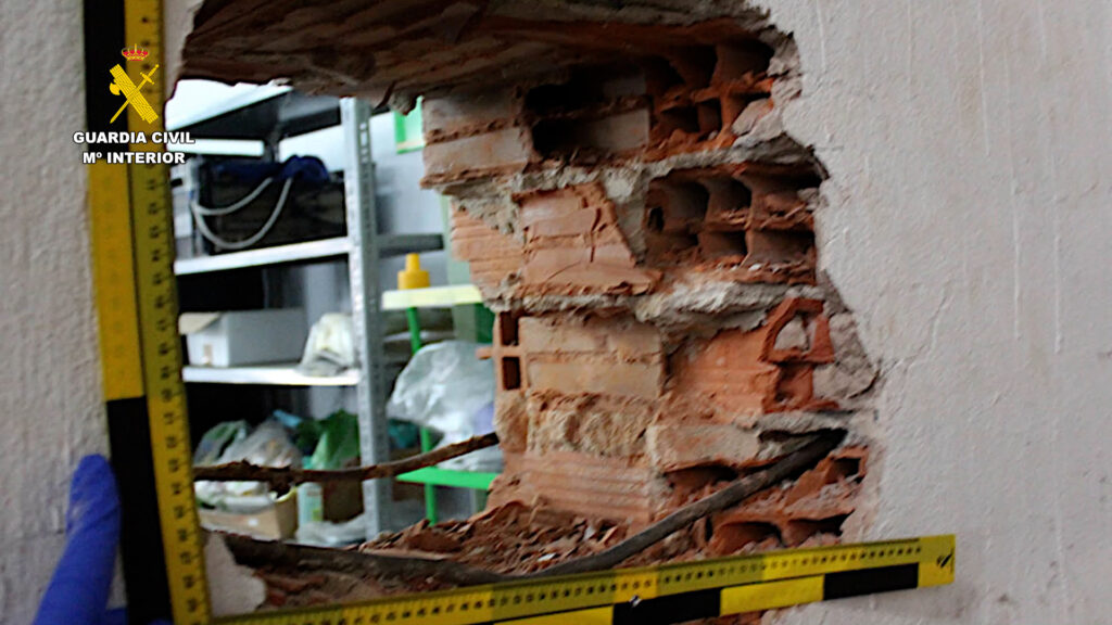 op nitrobur fitosanitarios burgos editada FOTO 2 - Detienen a tres butroneros que robaron en un polígono de Burgos más de 100.000 euros en fitosanitarios