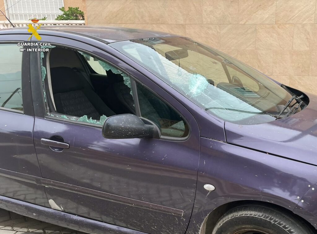 2222 - Un detenido con un sinfín de antecedentes trata de atropellar a un guardia civil en Roquetas de Mar