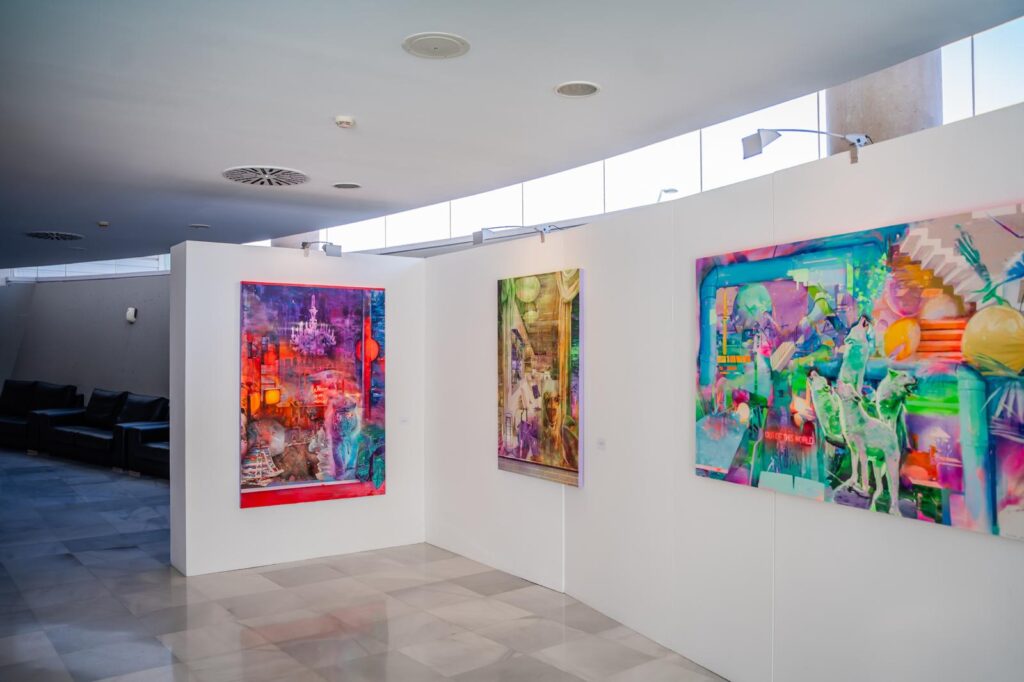 el pulso del mundo 1 - El artista Richard García llena de color el Auditorio de Roquetas con la exposición ‘El pulso del mundo’