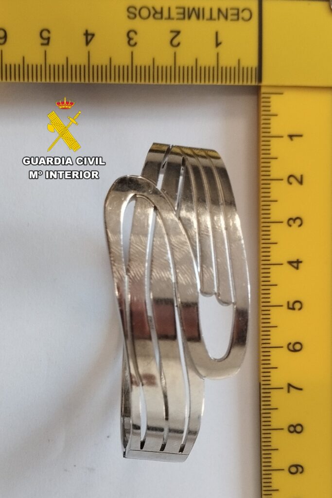 JOYA COMPRA VENTA DE ORO 1 - Dos detenidos en Adra por estafar más de 8.000 euros con joyería falsa