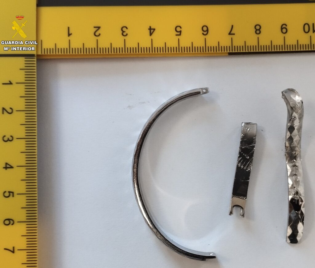 JOYA COMPRA VENTA DE ORO 3 - Dos detenidos en Adra por estafar más de 8.000 euros con joyería falsa