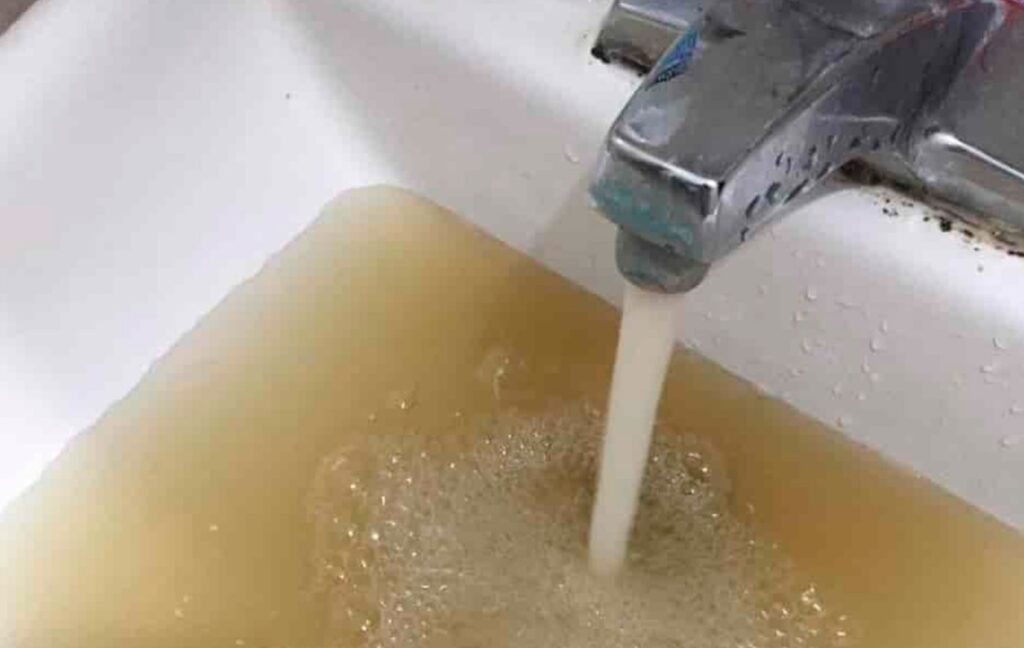 agua turbia - Salud declara no apta para el consumo humano el agua de Vícar Pueblo 