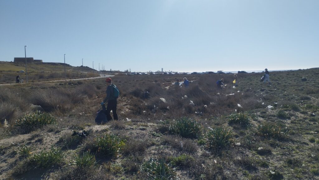 limpieza de playas guardias viejas 22 febrero 6 - Voluntarios recogen 700 kilos de plástico en las playas de Guardias Viejas