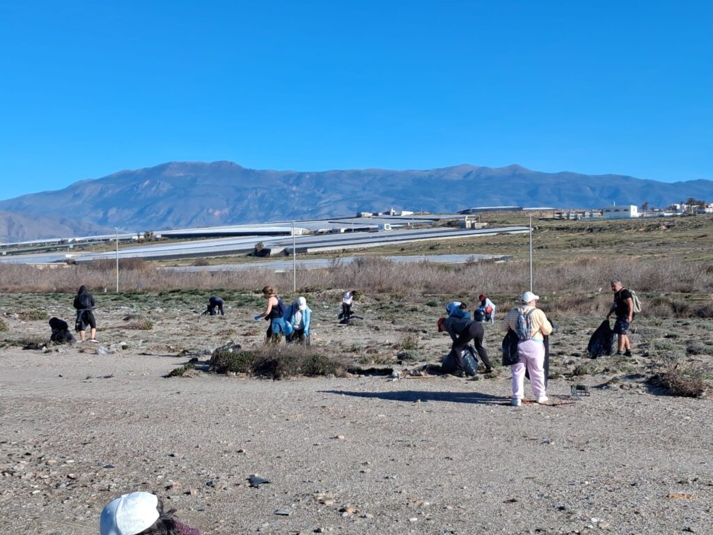 limpieza de playas guardias viejas 22 febrero 9 - Voluntarios recogen 700 kilos de plástico en las playas de Guardias Viejas