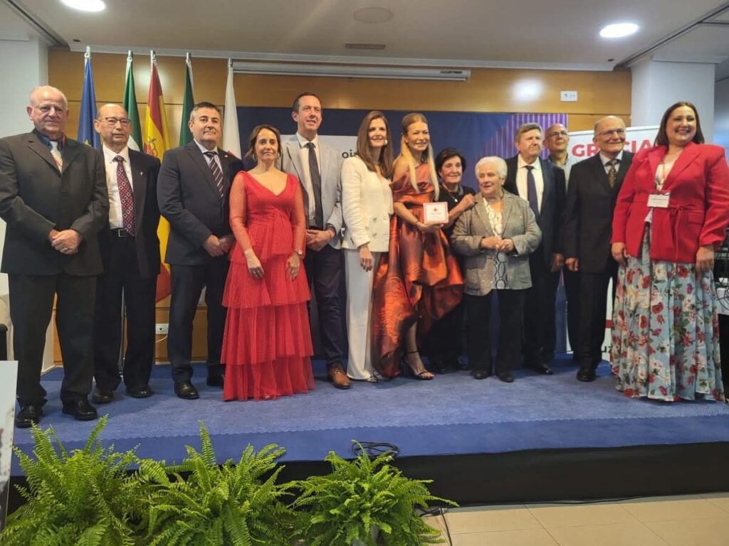 73d5f4b2 6a06 4ffa 8366 601cb4b20794 - Cruz Roja El Ejido reúne a 300 personas en una emotiva cena homenaje en reconocimiento a sus fundadores