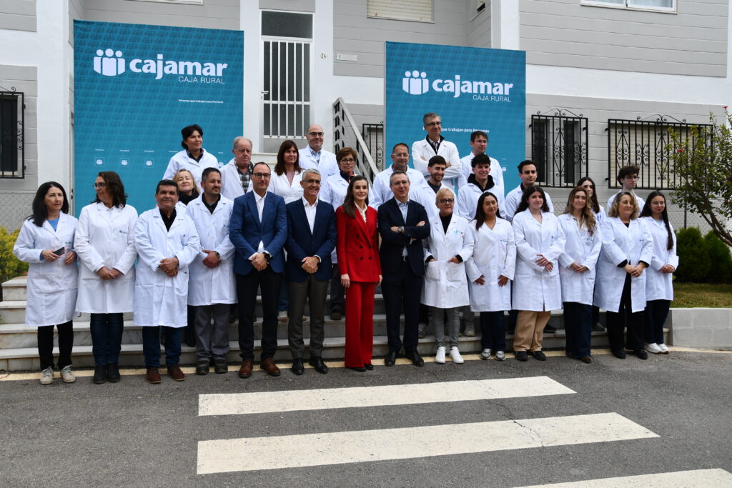 DSC 3666 - La reina Letizia demuestra su interés por la agricultura almeriense en su visita a la Estación Experimental 'Las Palmerillas' de Cajamar