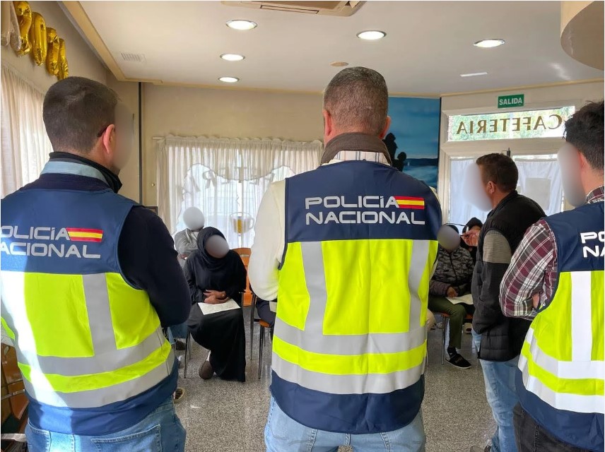 La Policía Nacional en El Ejido refuerza la prevención frente a la trata de seres humanos con charlas informativas dirigidas a mujeres en situación vulnerable